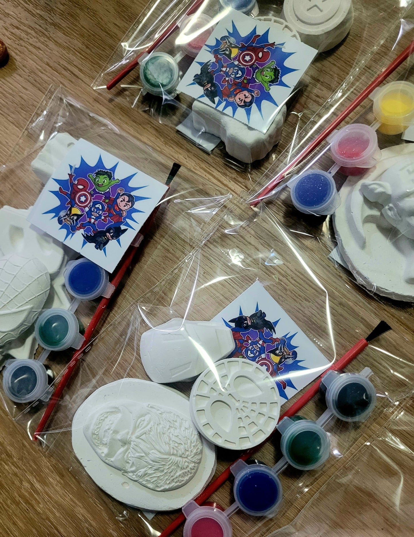 Party favours birthday Super hero Mini Super Hero Plaster painting art craft gifts return bag school