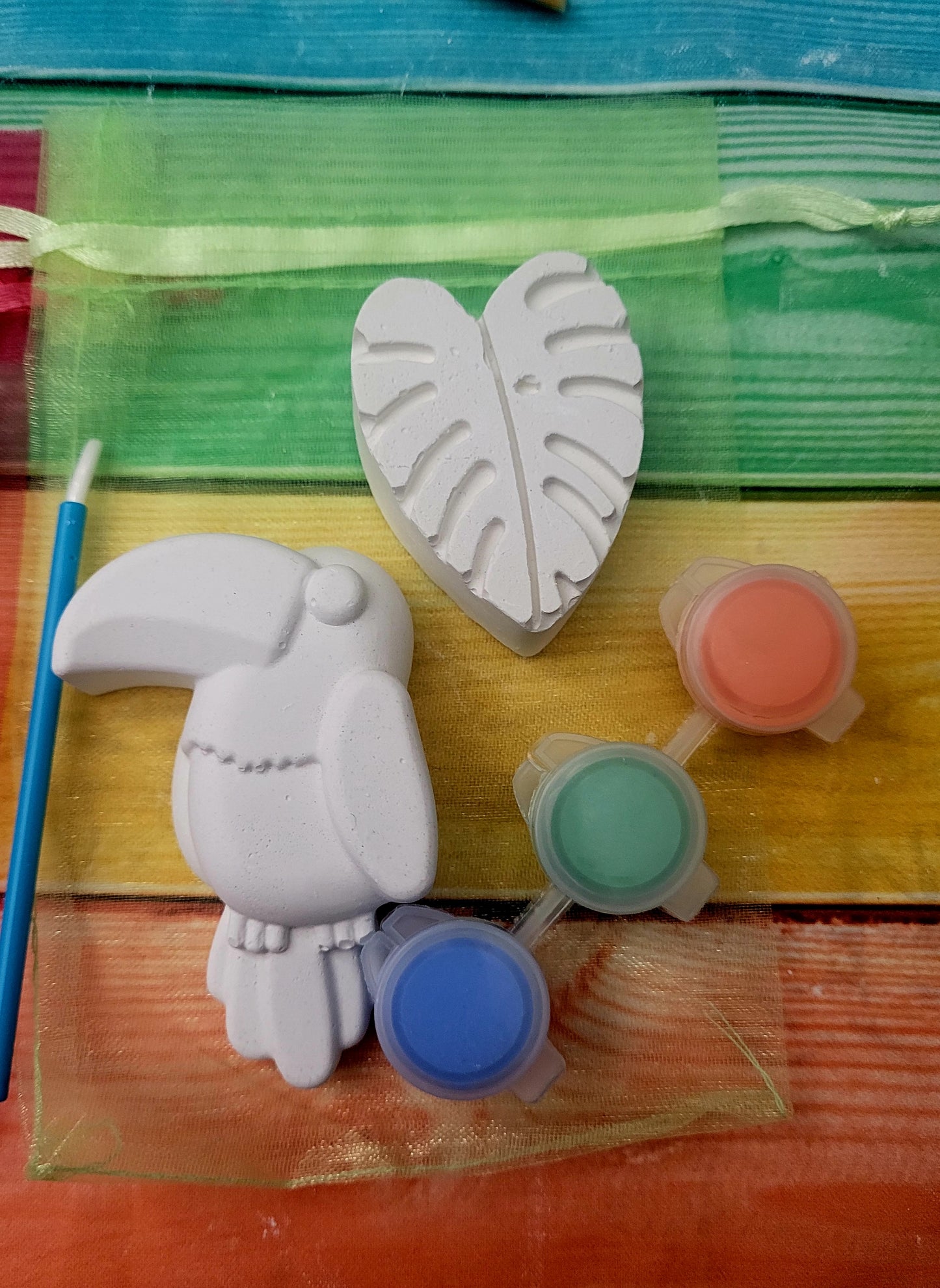 Birds jungle animals Plaster Painting party favors
