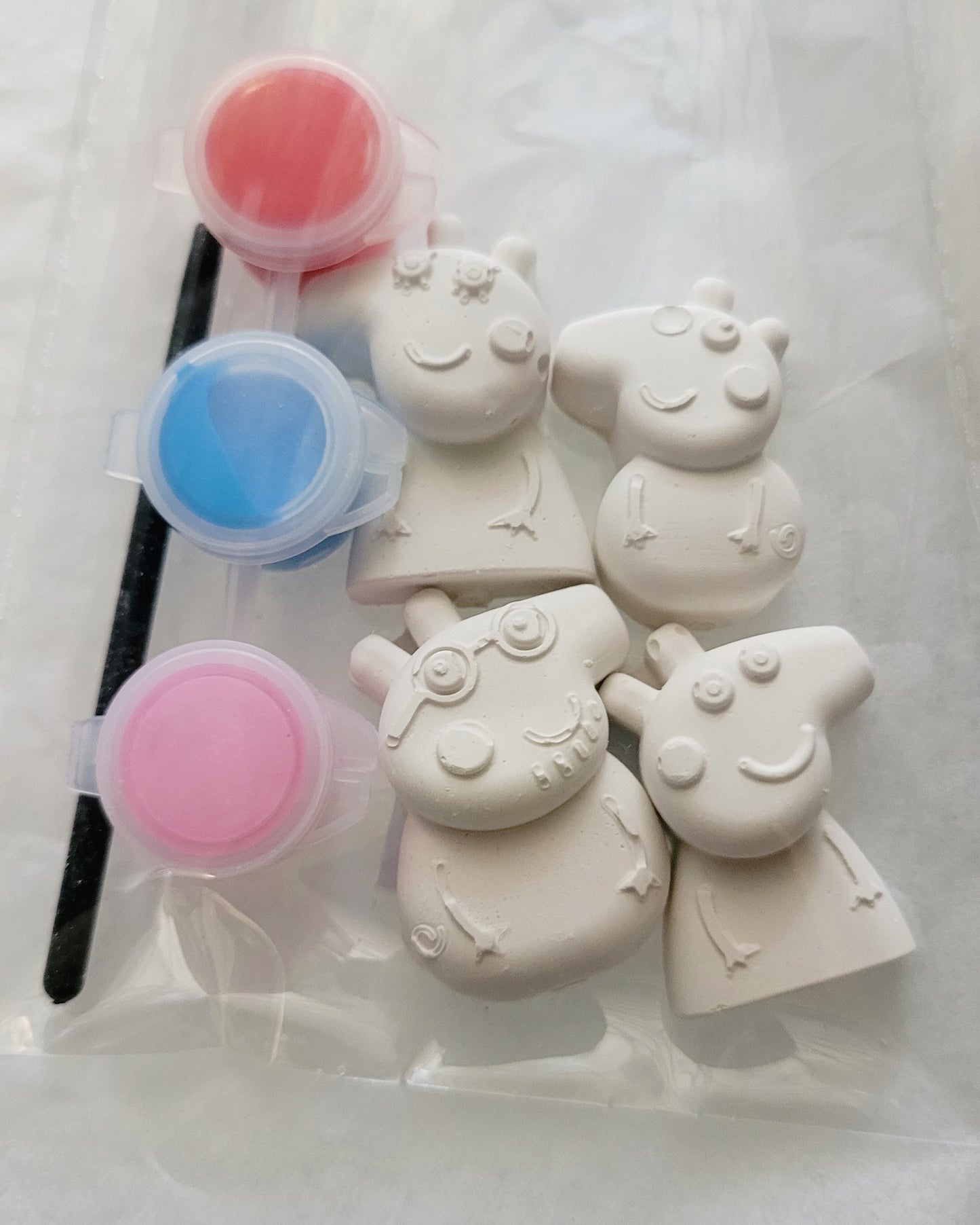 Mini Peppa pig characters Mummy pig Daddy pig  Plaster Painting Party favor