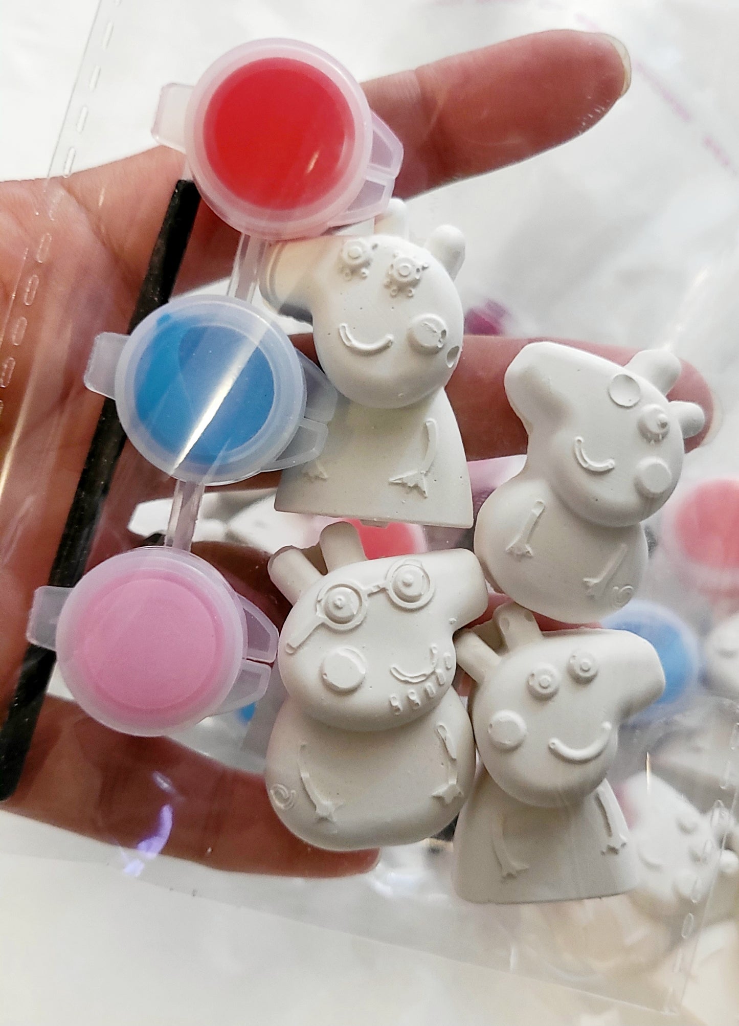 Mini Peppa pig characters Mummy pig Daddy pig  Plaster Painting Party favor